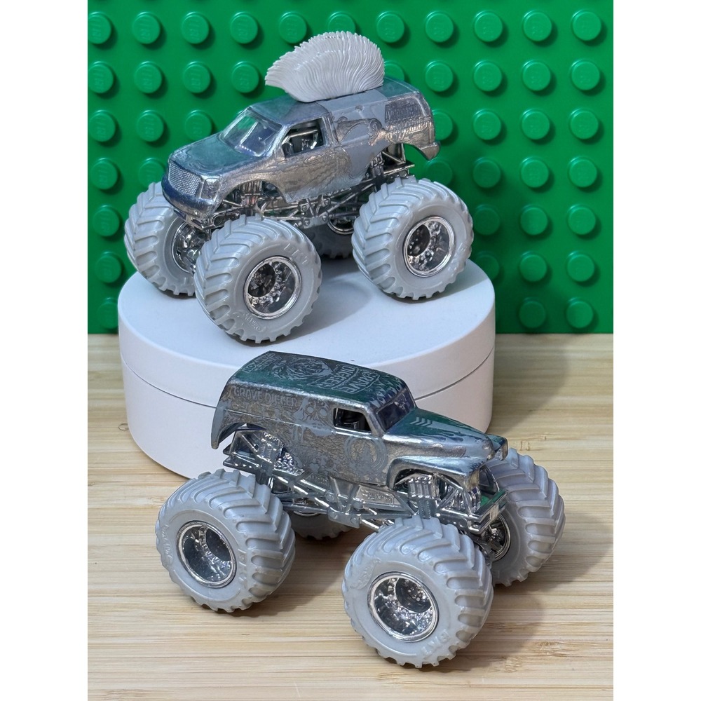Monster Jam 25th Anniversary Silver Grave Digger Mohawk Warrior - BENT AXLES